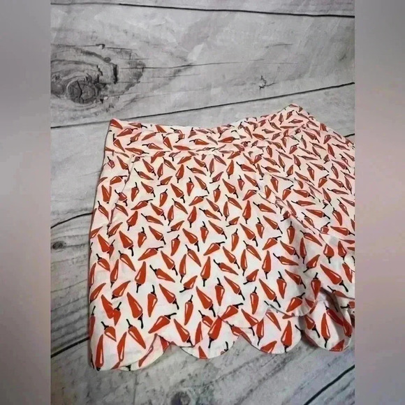 Crown and Ivy chili pepper scalloped shorts - Picture 2 of 6